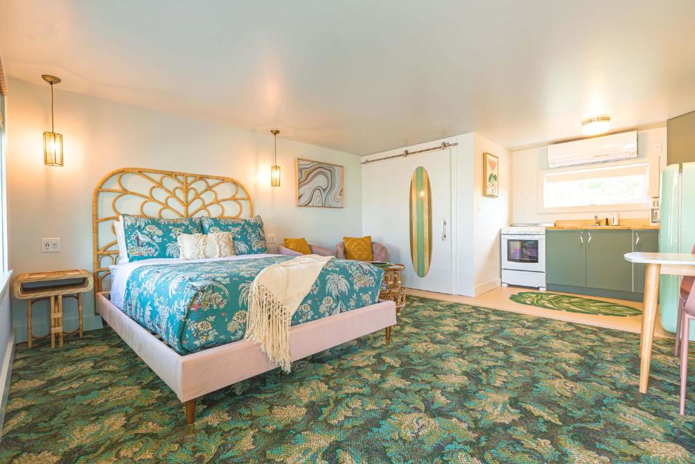 Rye Motor Inn - Oceanfront, Walk to Beach
